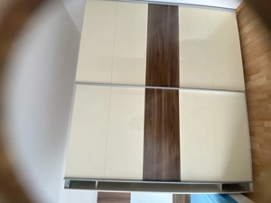 Moderner Kleiderschrank mit Schiebetüren   sehr guter Zustand Bild 1
