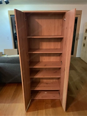 Schrank mit Einlageböden Bild 3