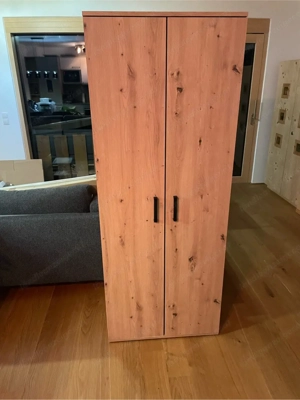 Schrank mit Einlageböden Bild 2