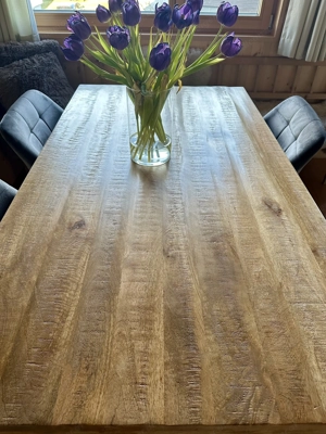Esstisch aus Holz