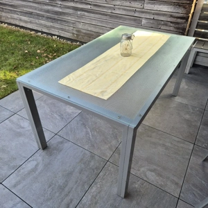 Gartentisch  Bild 2