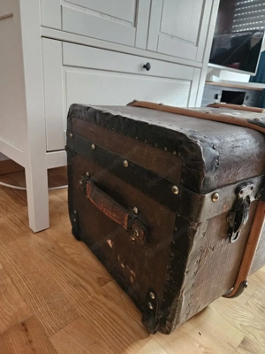 Vintage Holztruhe Bild 2