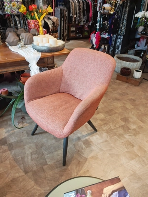 Hübsches zwei  Sitzer Sofa mit zwei Lounge Sesseln Bild 2