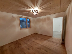 Sehr sonnige, hochwertig ausgestattete 2-Zimmerwohnung (moderner Holzbau, Bj 2022), Wohnfläche 57qm, Bild 3