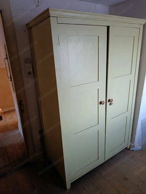 Alter Kleiderkasten zu verschenken gegen Abholung