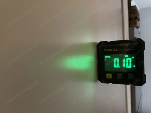 Digitale Mini Wasserwage mit 2 Laser 6x6cm magnetisch Bild 3