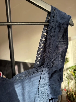 Dunkelblaues Sommerkleid mit Spitze feminin & kurz  Bild 2