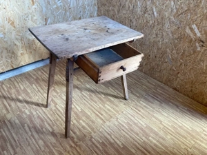 Antiker Tisch Bild 2