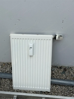 Heizkörper frisch lackiert Bild 3