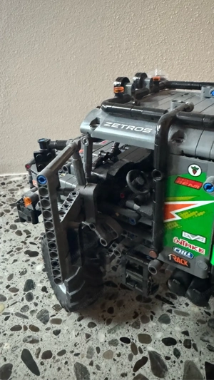 Lego Technik Control 42129 Mercedes Benz Zetros Bild 3