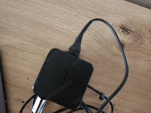 ASUS Zenbook UX305CA Notebook - 13 Zoll Display Bild 2