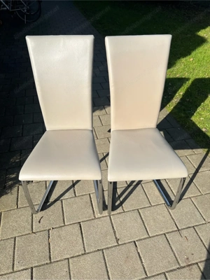 Tisch mit 2 bänke und 2 stühle  Bild 2