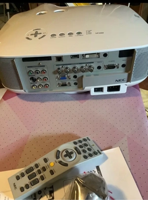 NEC Beamer Model NP2000 Neupreis war mal bei 6000 euro  Bild 3