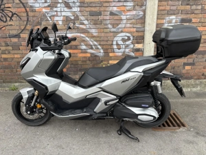 Honda ADV 350 Bild 2