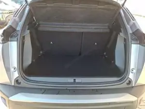 Peugeot 2008 Allure Vision und Drive Assist Plus-Paket 1.2 P... Bild 7