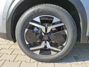 Peugeot 2008 Allure Vision und Drive Assist Plus-Paket 1.2 P... Bild 9