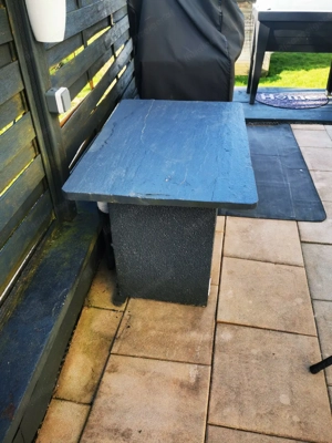 Granitplatte mit Betontisch 