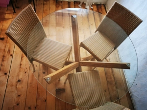 Runder Glastisch, Dreibein Akazie Untergestell  Bild 3