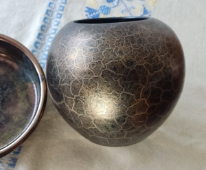 Kugelvase mit Tasse, Keramik schwarz Gold Dekor, abstrakt Giraffe-Muster Bild 5