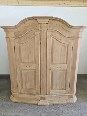 Antiker Schrank