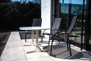 Klapptisch für den Garten und 3 Gartenstühle