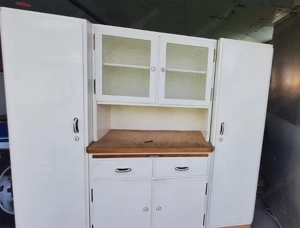 Alter Küchenschrank  Bild 2