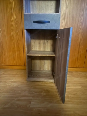 Schmaler Schrank Bild 3