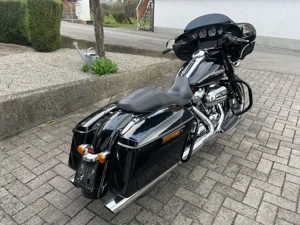 Harley Davidson Street Glide M8 Bild 3