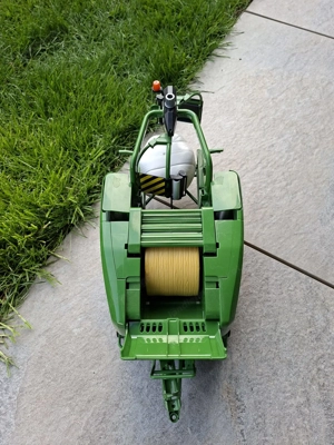 BRUDER Traktor John Deere mit Anhänger und Ballenpresse Bild 3
