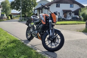 KTM 125 Duke (2016) Bild 4