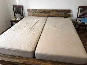 Massives schönes Holzbett  Bild 3