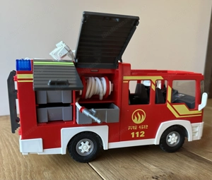Playmobil Feuerwehr Löschfahrzeug Bild 4