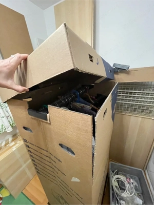 Umzugskartons mit Kleiderstange Bild 3