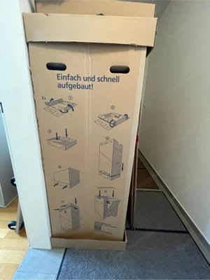 Umzugskartons mit Kleiderstange Bild 2