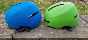 Kinder-Fahrradhelm grün und blau Marke CUBE