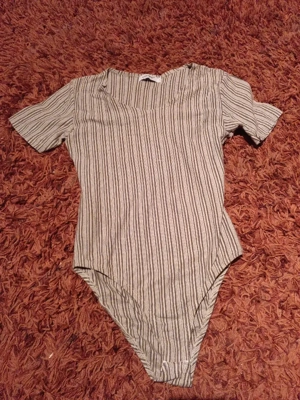 Bodys M&L ungetragen Bild 2