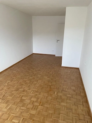 Lichtdurchflutete 2-Zimmer-Wohnung mit Balkon & Dachterrasse in zentraler Lage Bild 3