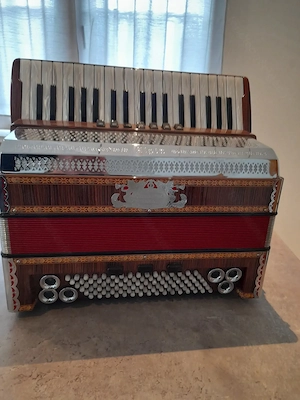Verkaufe schönes Akkordeon der Marke O.R.A.  Bild 3