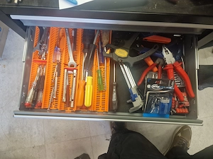 Werkzeug wagen mit Werkzeug  Bild 3