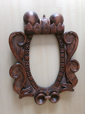 geschnitzter Bilder- oder Spiegelrahmen