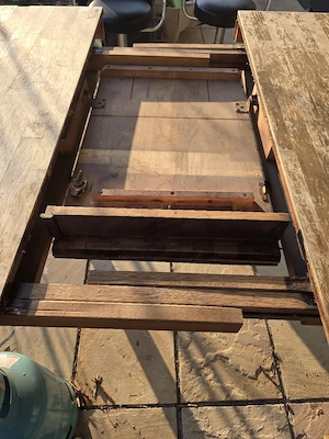 Massiver Holztisch mit 6 Stühlen   wartet auf neues Leben Bild 5