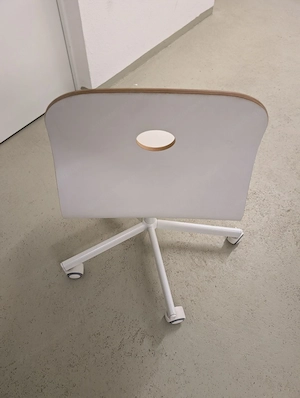 IKEA Bürostuhl- Holz zu verschenken Bild 3