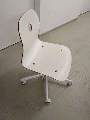 IKEA Bürostuhl- Holz zu verschenken Bild 2