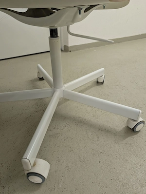 IKEA Bürostuhl- Holz zu verschenken Bild 4