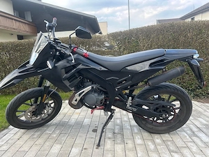 Derbi DRD Xtreme SM Bj.2020 in TOP-ZUSTAND | 13600 km | Garagenfahrzeug | Pickerl bis 06 2027   Bild 2