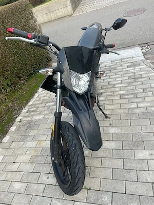 Derbi DRD Xtreme SM Bj.2020 in TOP-ZUSTAND | 13600 km | Garagenfahrzeug | Pickerl bis 06 2027   Bild 4