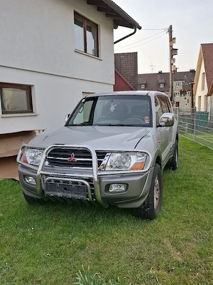 Mitsubishi Pajero V60  Bild 4
