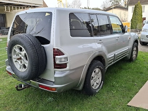 Mitsubishi Pajero V60 