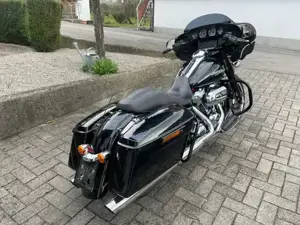 Harley Davidson Street Glide M8 Bild 3