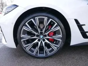BMW 4er 440i Gran Coupe M-sport*NAVI*HEAD-UP DISPLAY*PDC*KAMERA*LED*SHZ*TEMPOMAT*20-ZOLL 275 kW (374 Bild 4